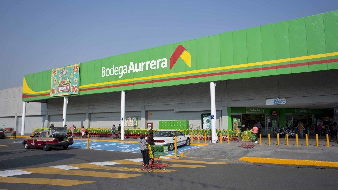 What area code is 714 in the United States?